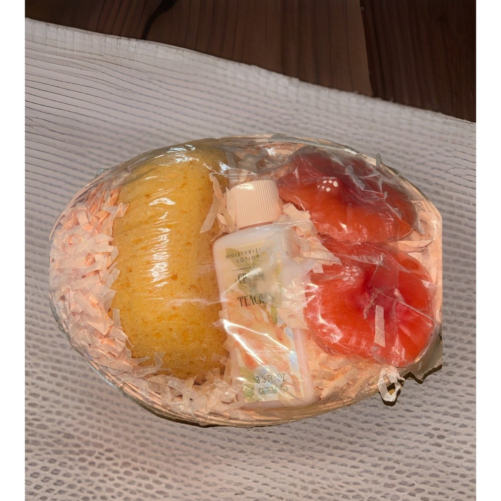 Vintage English Luxury Cream of Peaches Bath Gift Set Wicker Basket‎ 4 Piece New